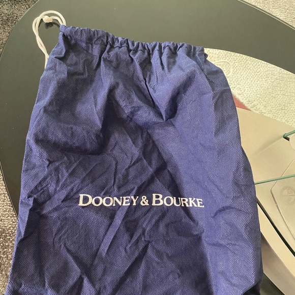 Dooney & Bourke Mini Leather Handbag Like New 8”L X 5”H X 2”D‼️❤️🔥🙏🏽🔥❤️🔥❤️ - Picture 4 of 6